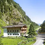 Alpenchalet Lacknerbrunn Bis 23 P Chalet Mayrhofen