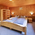 Chalet Alpenchalet Lacknerbrunn Bis 23 P Mayrhofen